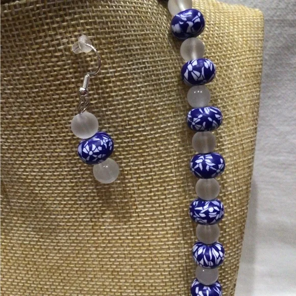 Asian inspired Chic Blue and White Beaded Necklace and Earring Set - Picture 2 of 7